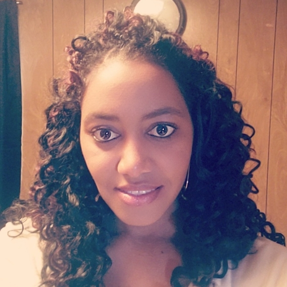 Meet your Posher, Kayla - Picture 3 of 3